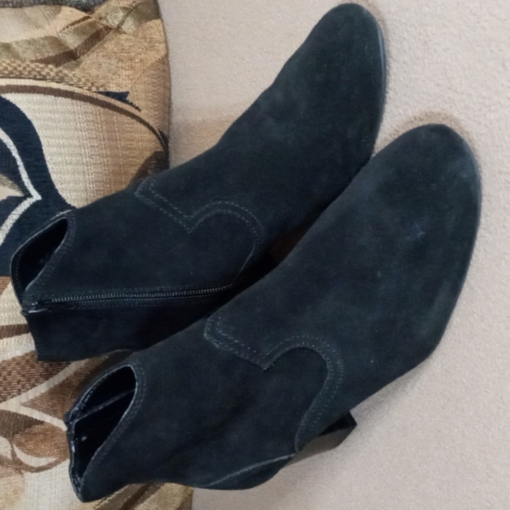 Antonio Melani black ankle boots 9M